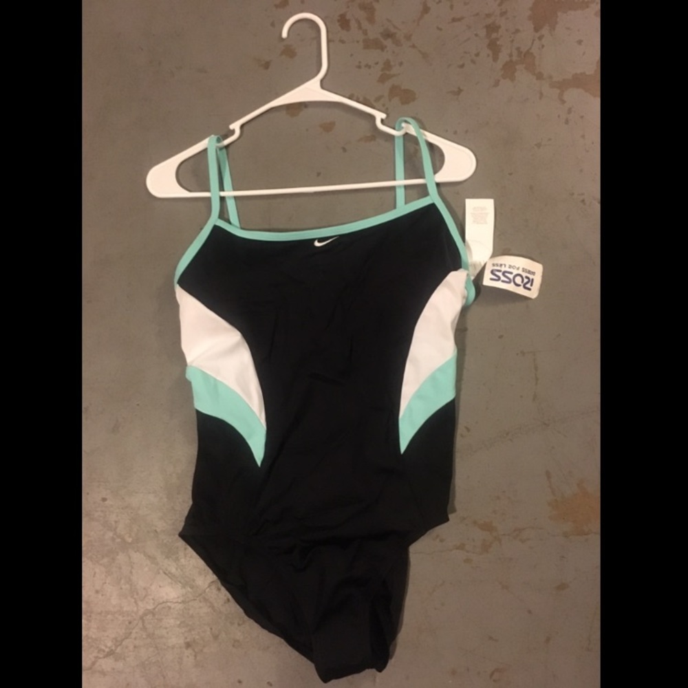 - Nike Women’s Bikini 👙